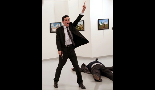 Снимка от убийството на руския посланик спечели награда