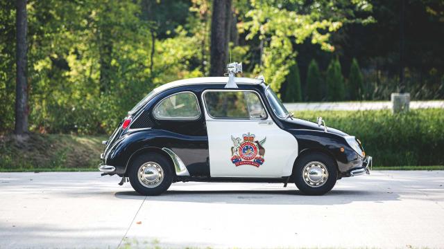Продава се най-необичайната полицейска кола на всички времена