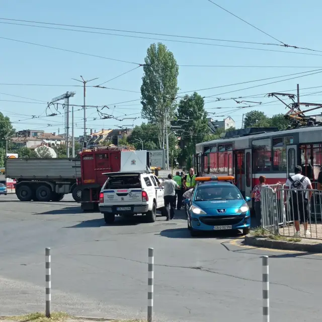  Втора злополука с трамваи за деня в София ВИДЕО+СНИМКИ 