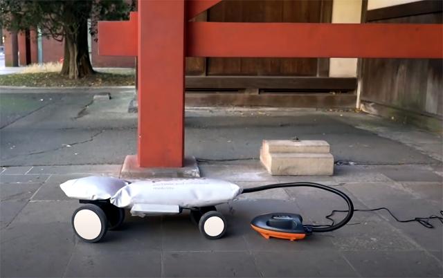  Японци сътвориха надуваема моторетка (ВИДЕО) 