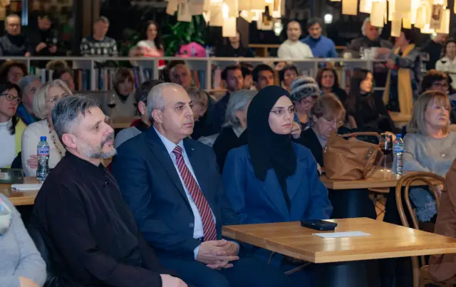  Премиерата на „ Цвете от патрони “ препълни „ Перото “ в НДК (ВИДЕО) 