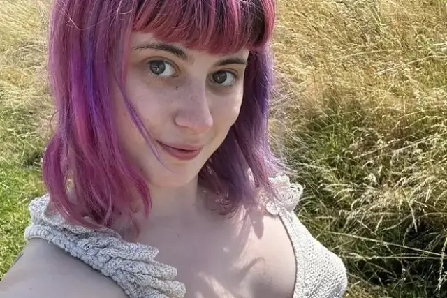  Шотландска BDSM-господарка работила и бременна 