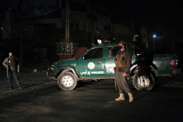 Терористи превзеха хотел в Кабул, убиха 5 души (ВИДЕО)