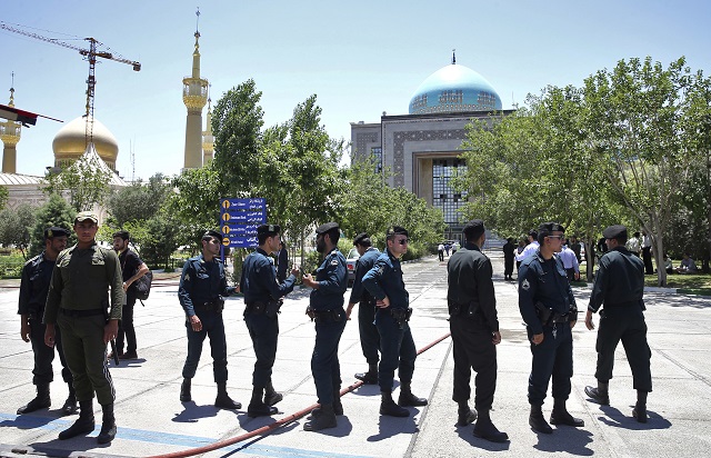 Анархия и куршуми в Техеран (ВИДЕО+СНИМКИ)