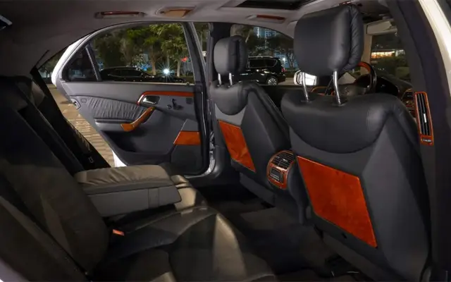 Продава се неповторим Mercedes-Benz W220: AMG с V12