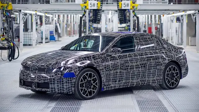 Първите бройки от революционното BMW i3 слязоха от поточната линия