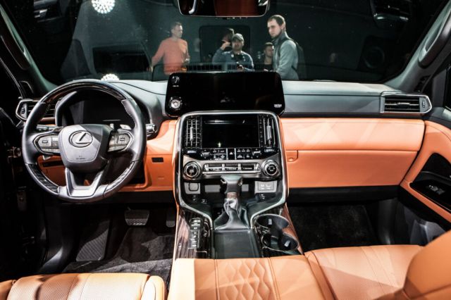  По какво новият Lexus LX се разграничава от Toyota Land Cruiser 300 и за какво е по-скъп 