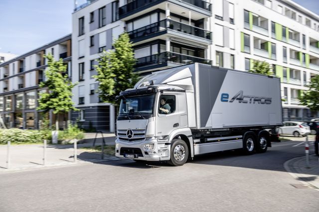  Нова епоха при камионите: Mercedes извади eActros 