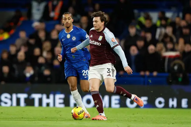 Астън Вила продължава победната серия, удари и Челси