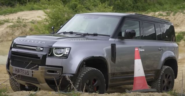 Land Rover Defender и Dacia Duster премериха сили в калта (ВИДЕО)