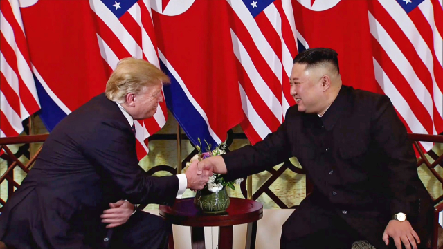 Тръмп и Ким си стиснаха ръцете и отидоха на вечеря