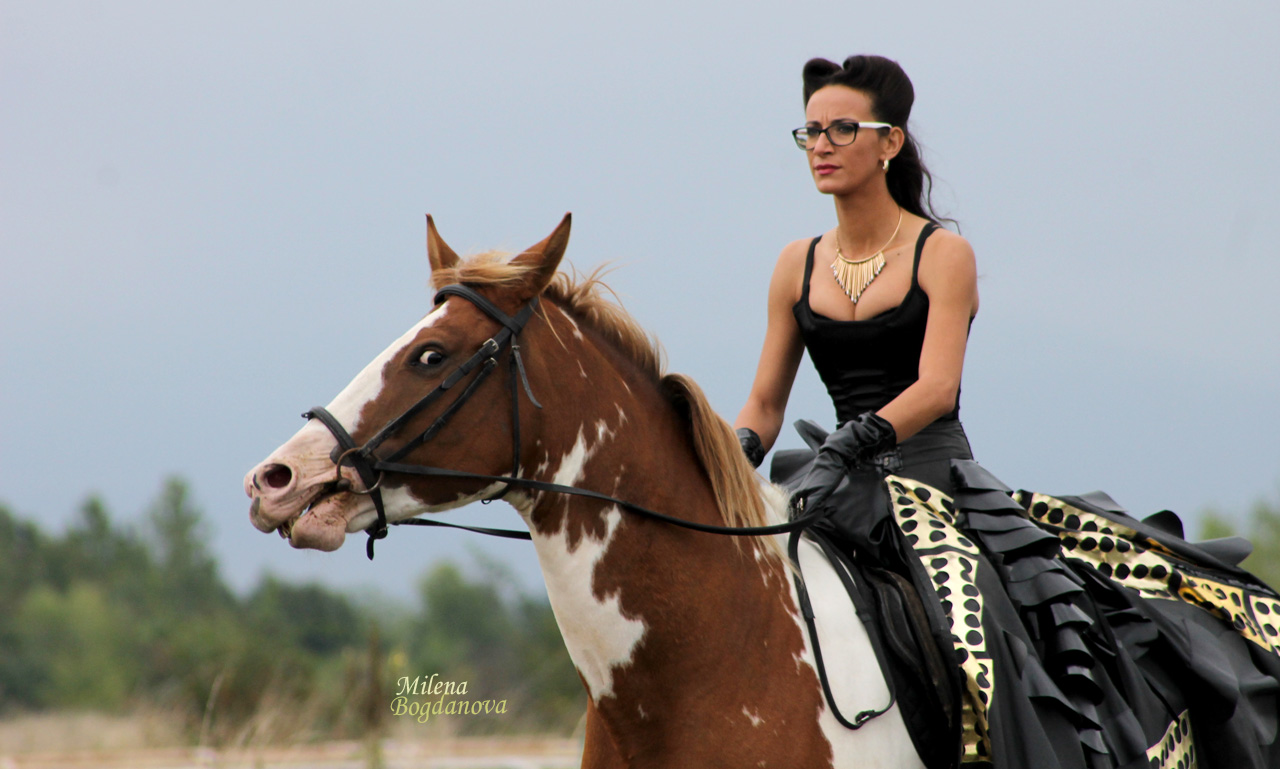 Коне и мотори в моден танц (СНИМКИ)