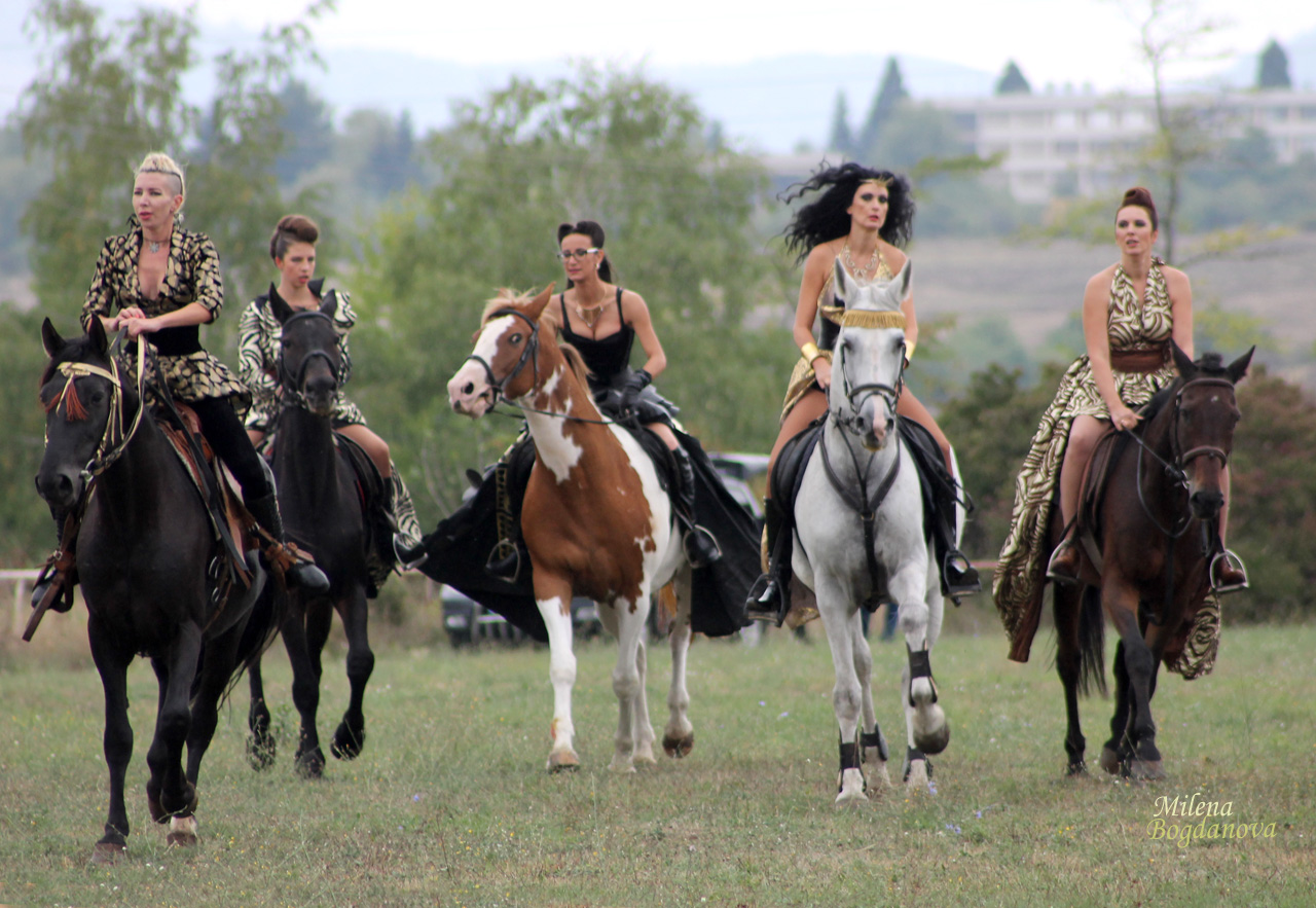 Коне и мотори в моден танц (СНИМКИ)