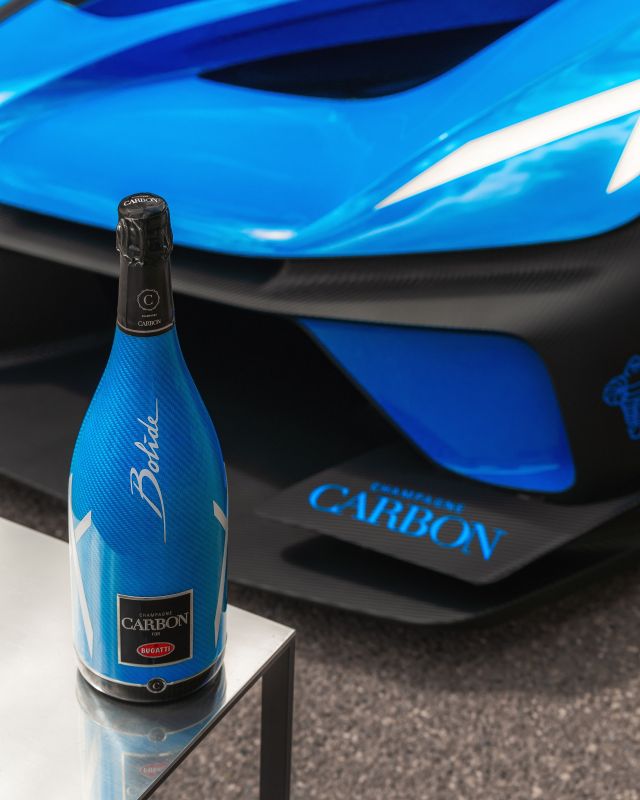 Шампанско в карбонова бутилка е чудесният подарък за собственик на Bugatti Bolide