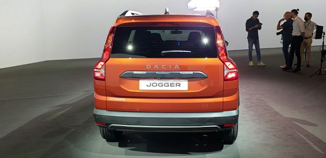 Запознайте се с новата Dacia Jogger - най-евтиният седемместен модел в Европа и у нас