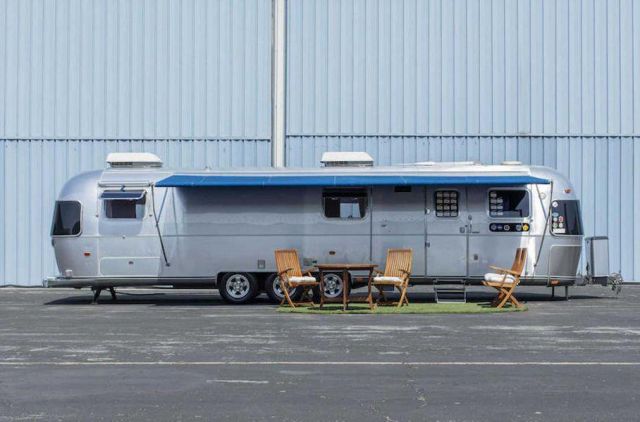 Продава се караваната на Том Ханкс | ФАКТИ.БГ Продава се караваната на Том Ханкс