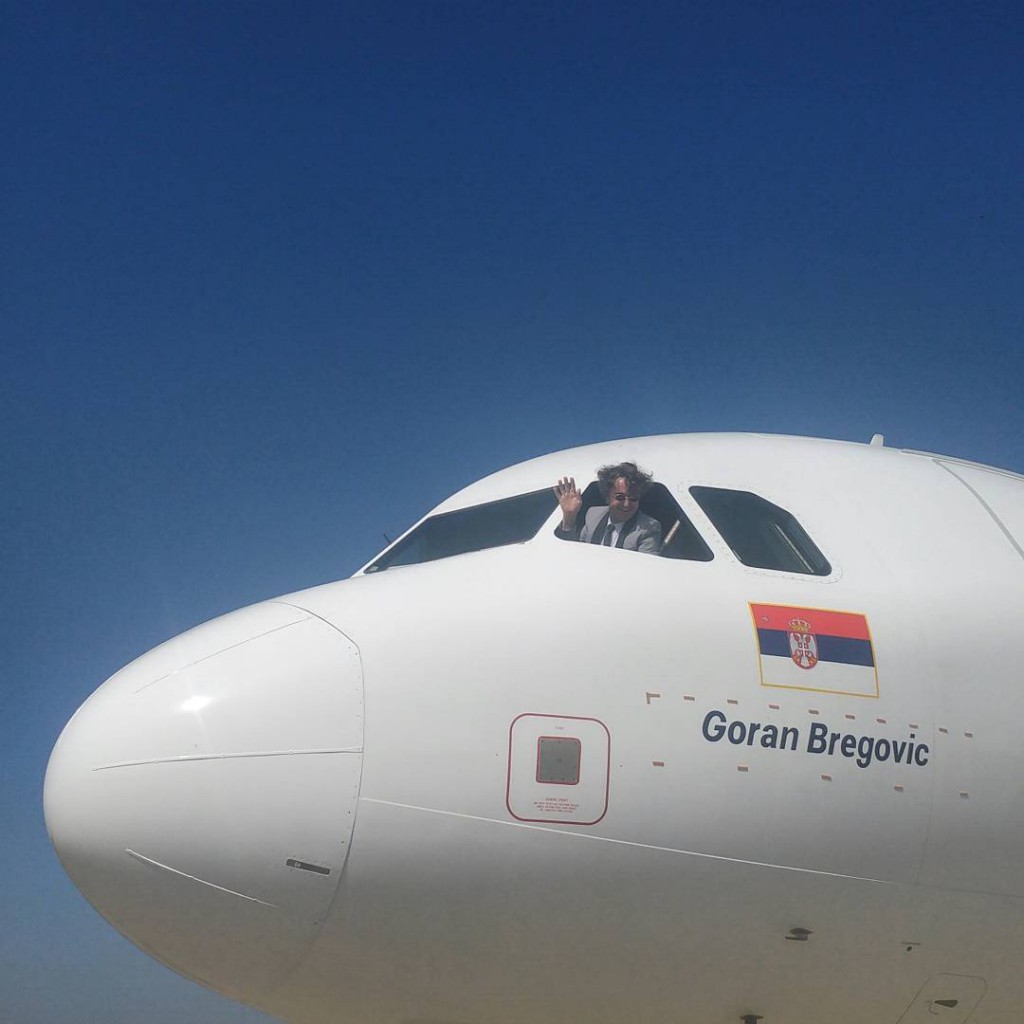 Горан Брегович даде името си на самолет (ВИДЕО)