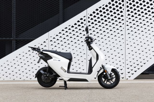 Нов електрически скутер от Honda със сменяеми батерии