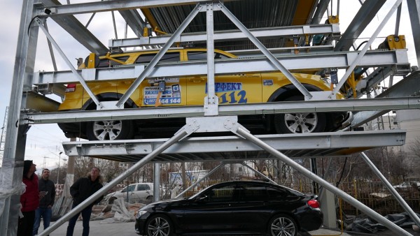 Завършиха първия многоетажен паркинг "кула" в Пловдив