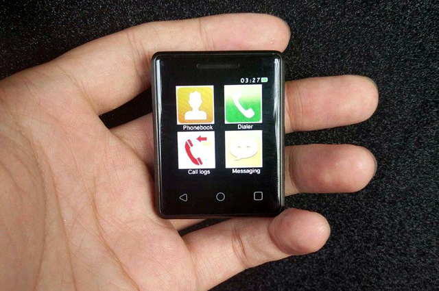 Най-малкият телефон със сензорен екран