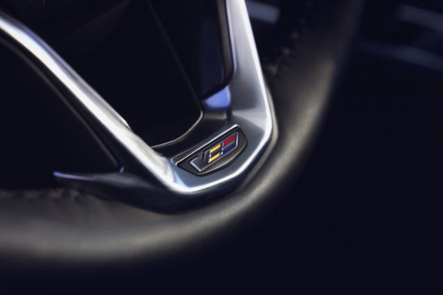 Новият Cadillac Escalade-V е най-бързият и мощен всъдеход (ВИДЕО)