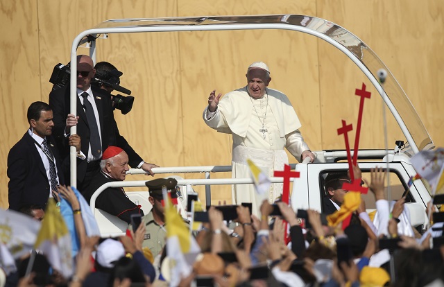 Папата: Срамувам се от педофилията в католическата църква (СНИМКИ)