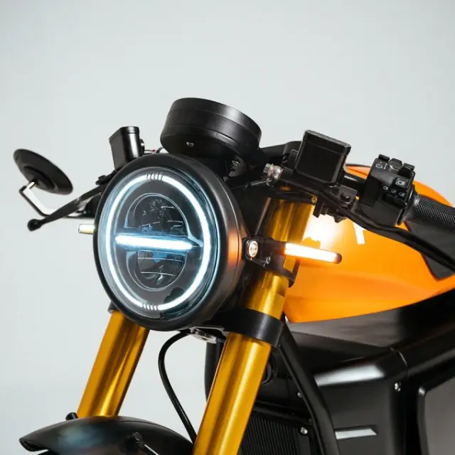 Нов вид електрическия мотоциклет с бързо освобождаваща се батерия