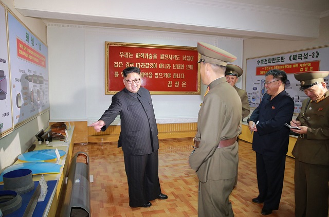 Ким Чен-ун инспектира командосите