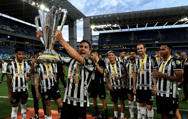 Атлетико Минейро триумфира със Суперкупата на Бразилия