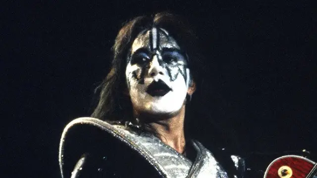 На 74 години почина легендарният китарист на Kiss Ейс Фрели ВИДЕО | интерФакти.БГ На 74 години почина легендарният китарист на Kiss Ейс Фрели ВИДЕО