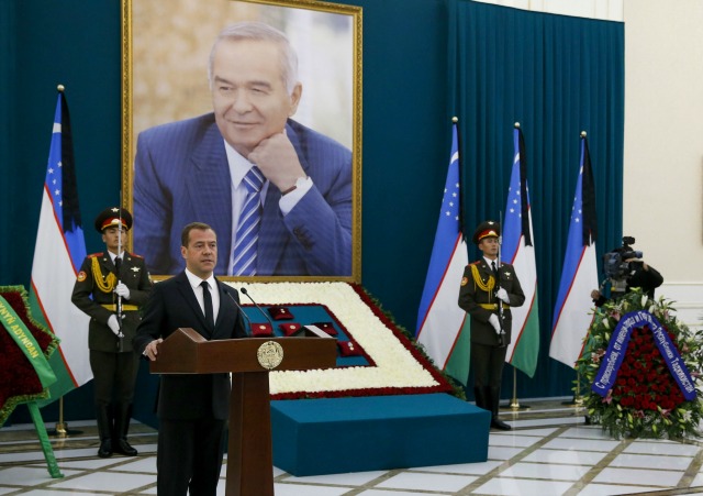 Каримов беше погребан в Самарканд