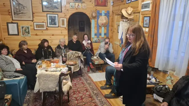 Стихотворение на Ваня Петкова изписаха на стената в читалището на с. Бяла Река