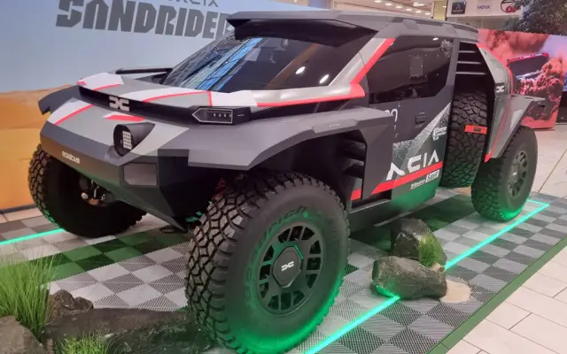 Човекът, управляващ най-бързата Dacia, дойде в България