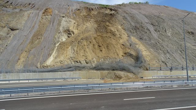  Срутване на новостроящ се сектор на Автомагистрала 