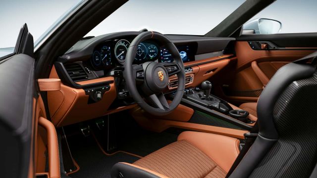 Porsche 911 S/T дебютира с двигател от GT3 RS и по-ниско тегло