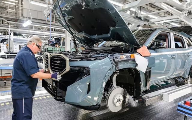Стартира производството на суперкросоувърите на BMW