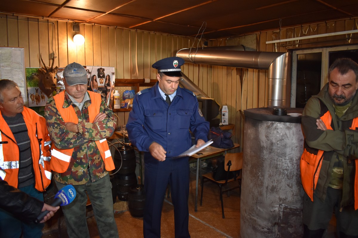 Вижте как МВР инструктира ловците СНИМКИ