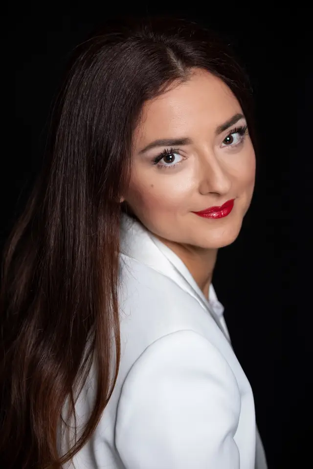  Хиндемит събира на сцената на зала „ България “ младата диригентка Вилиана Вълчева и доайена на кларинетистите Росен Идеалов 