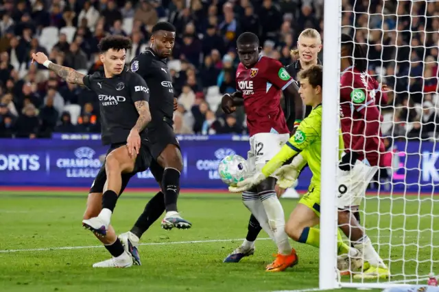 Манчестър Сити допусна втора поредна грешка и изостава доста от Арсенал