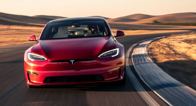  Tesla добави карбо-керамични спирачки за Model S Plaid 