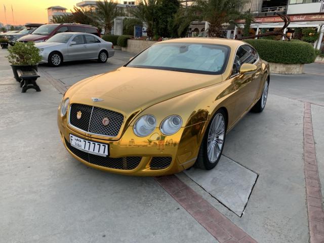 Със златно Bentley на Свети Влас (СНИМКИ)