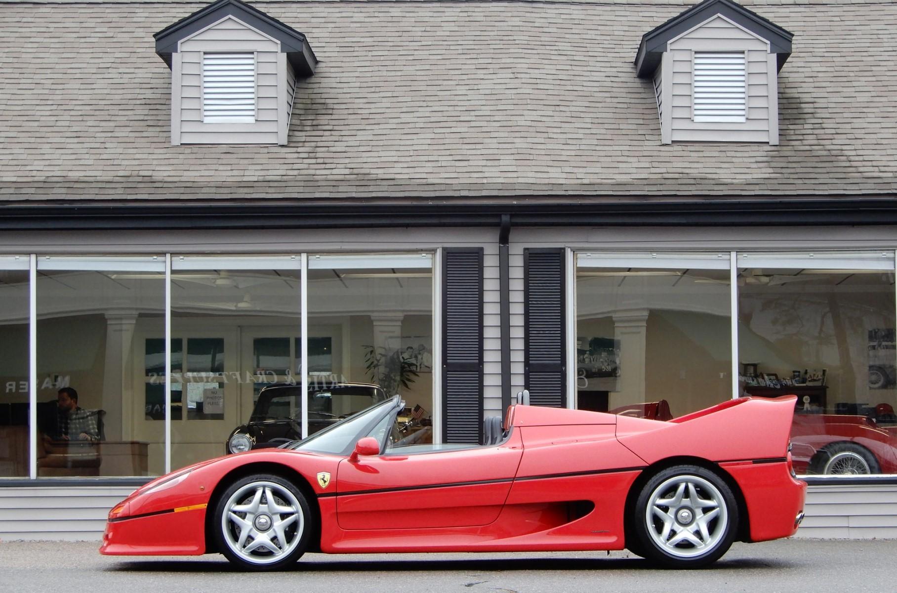 Най-редкият суперкар на Ferrari от 90-те беше пуснат за продажба на 02.02.2020 г.