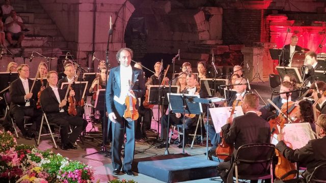 Виенският симфоничен оркестър изправи на крака публиката в Пловдив