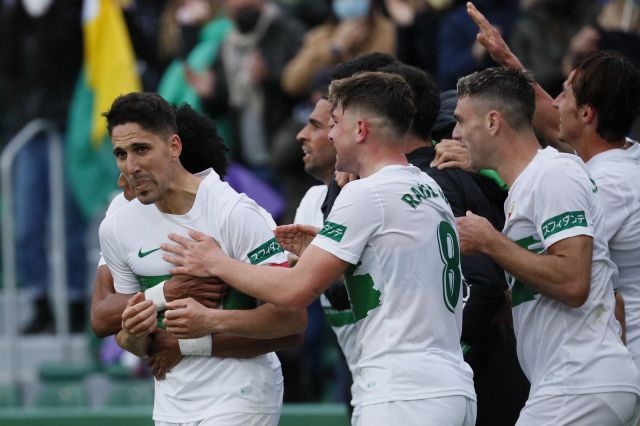  Барселона обърна Елче с два гола на запаси 