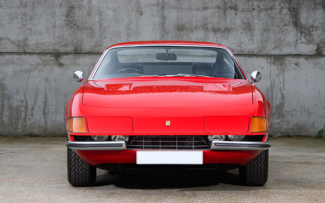 Ferrari-то на сър Елтън Джон се продава