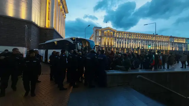 Полицията блокира Ларгото с печално известния 