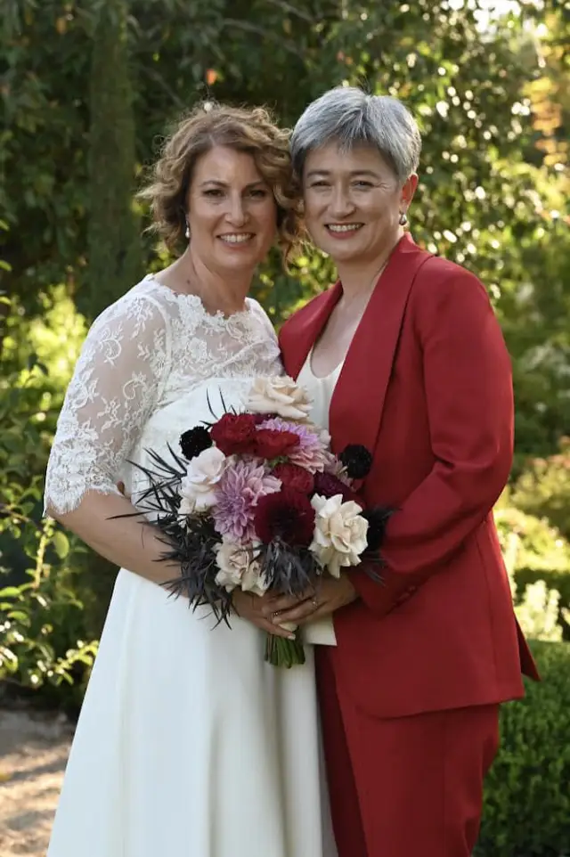 Външният министър на Австралия Пени Уонг се ожени за партньорката си Софи Алуаш ВИДЕО+СНИМКА