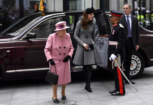 Тежък проблем мъчи кралицата и Кейт Мидълтън