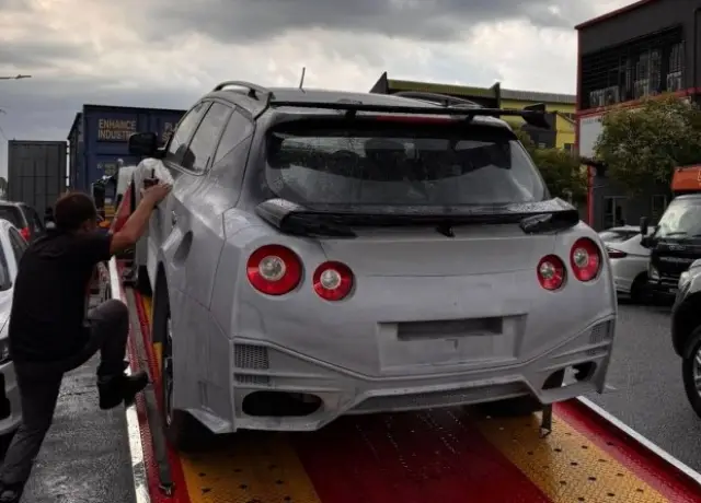 Трансформират остарели Nissan Murano в GT-R за офроуд 