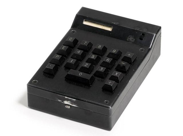 Продава се първият в света портативен калкулатор